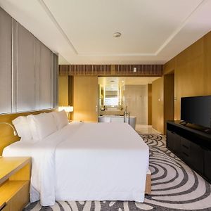 Executive Club King Suite