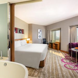 Club Deluxe King Suite